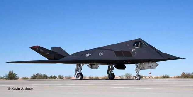 Plastikmodellbausatz Flugzeug 03899 - Lockheed Martin F-117A Nighthawk Stealth Fighter (1:72)