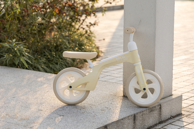 QPLAY Poganjalec Tech Cream, starost 2-4 leta, do 30 kg