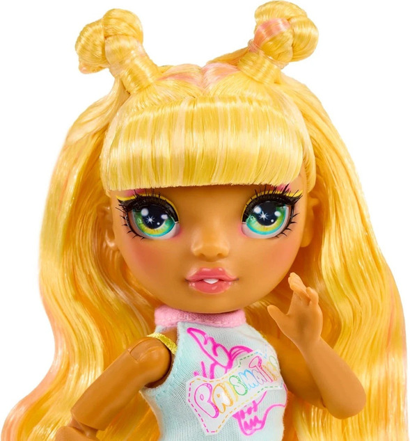 Rainbow High Junior Fashion bábika v rockovej kapele - Sunny