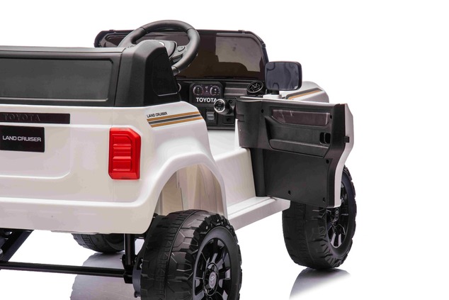 Elektrické autíčko Toyota Landcruiser 12V, biele, široké jednomiestne sedadlo, 2,4 GHz dia