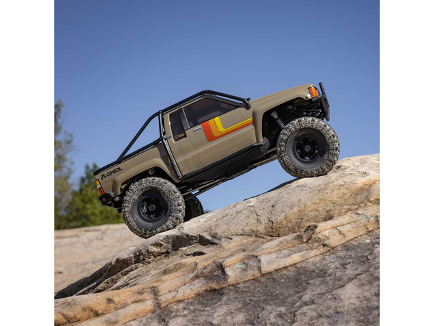 Axial SCX10 III Toyota SR5 1987 4WD RTR peščeni