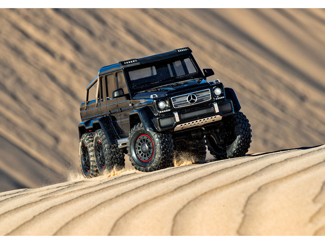 Traxxas TRX-6 Mercedes G 63 6x6 1:10 RTR čierny