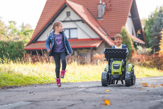 Falk Šliapací traktor 1010W Claas Axos s nakladačom, rýpadlom a vlečkou