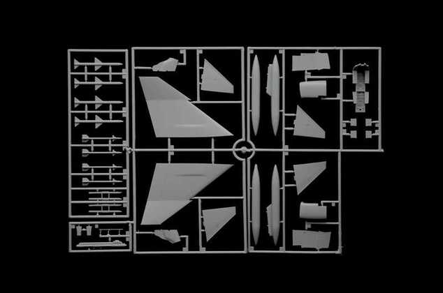Model Kit repülőgép 1477 - RF-4 C/E Phantom II (1:72)