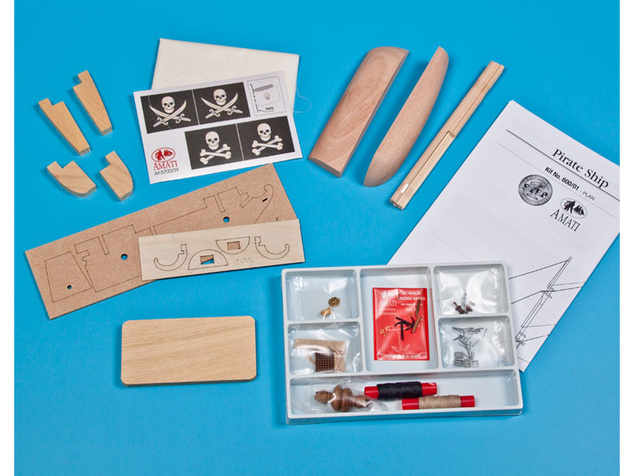 AMATI Pirátska loď 1:135 First step kit