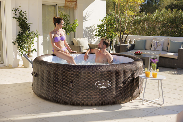 Bestway 6001P LAY-Z-SPA® Bali AirJet™ pezsgőfürdő 7 személyre (Energiatakarékos) 216 x 71 cm