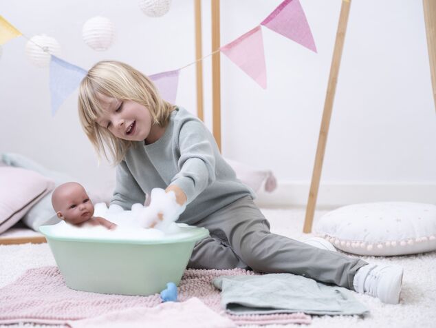 Llorens 63504 NEW BORN DIEVČATKO - realistická bábika bábätko s celovinylovým telom - 35 c