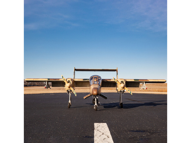 Hangar 9 OV-10 Bronco 30cc ARF + zaťahovací podvozok