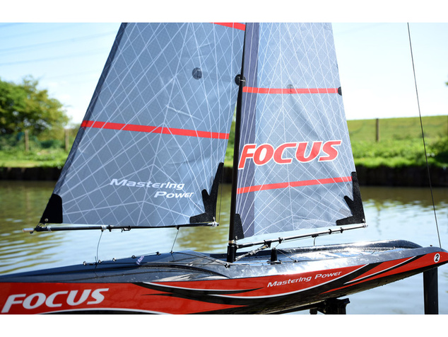 Focus V2 1m plachetnica PNP