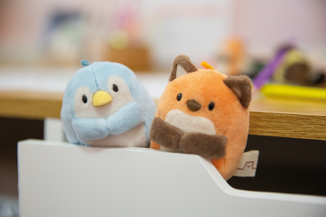 NICI Plüsch MyMochi Pinguin Waddle 8cm im Katzenkostüm und Entchen, Set Geschenkverpackung