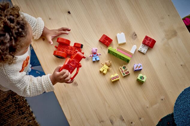 LEGO® DUPLO® Prasiatko Peppa 10468 Traktor a trh
