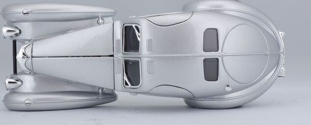 Bburago 1:24 Bugatti Atlantic Silber