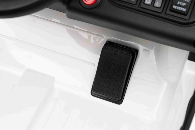Elektrické autíčko RUF GT 12V, biele, Otváracie dvere, 2.4 GHz diaľkové ovládanie, LED sve