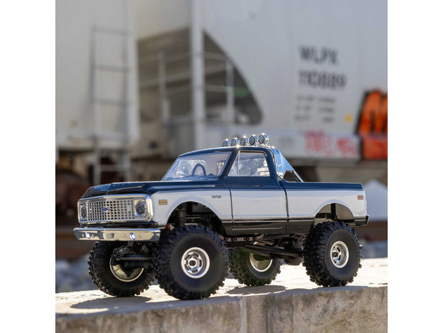 Axial SCX24 Chevrolet C10 1971 1:24 4WD RTR oranžni