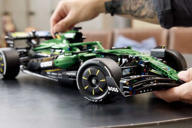 LEGO® Technic 42240 Auto Aston Martin Aramco AMR25 F1®