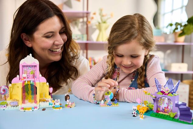 LEGO® Gabby's Dollhouse 11205 Süßer Berg der Versuchung und Katzengarten