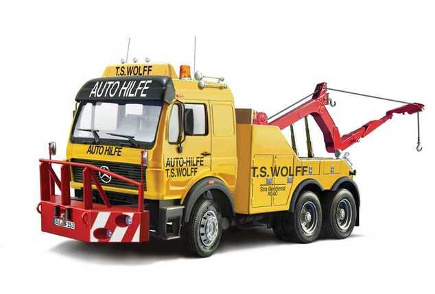 Model Kit truck 93808 - Mercedes-Benz wrecker truck (1:24)