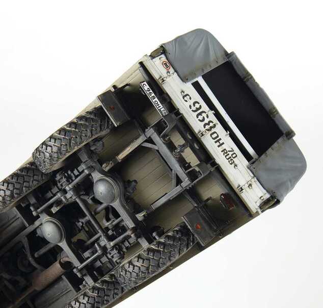 Model Kit katonai 3706 - Szovjet teherautó ZIL-131 (1:35)