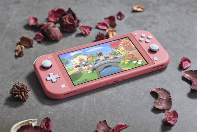 Nintendo Switch Lite Koralle + ACNH-Bundle