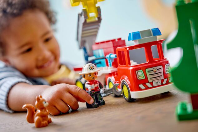 LEGO® DUPLO® 10473 Hasičské auto s hadicou a hasičom