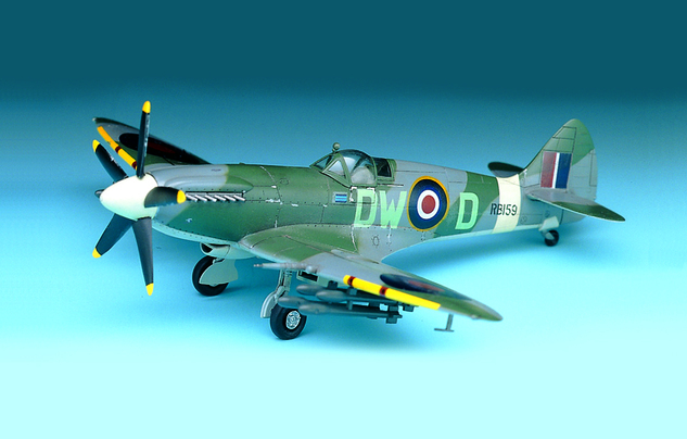 Modellbausatz Flugzeug 12484 - SPITFIRE MK.XIVC (1:72)