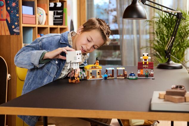 LEGO® Minecraft® 21273 Balón v podobe Ghasta a útok na dedinu
