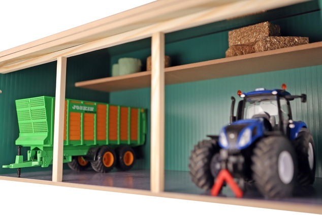 Kids Globe Farming Kuhstall mit Lager und Weide aus Holz 1:32 in Schachtel