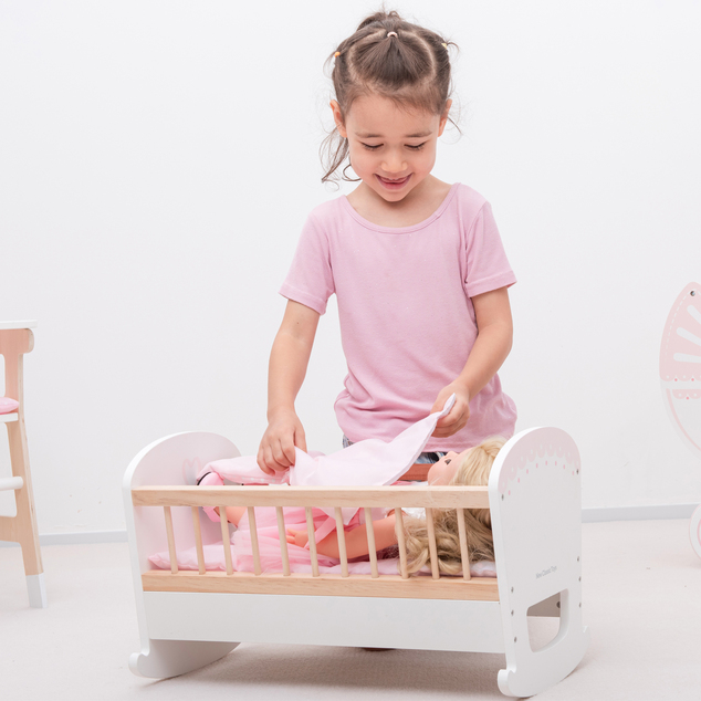 New Classic Toys Drevená kolíska pre bábiky s matracom, vankúšom a paplónom