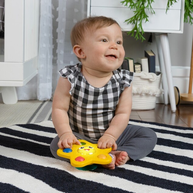 BABY EINSTEIN Jucărie activă cu ventuză Pop &amp; Glow Starfish™ 6m+