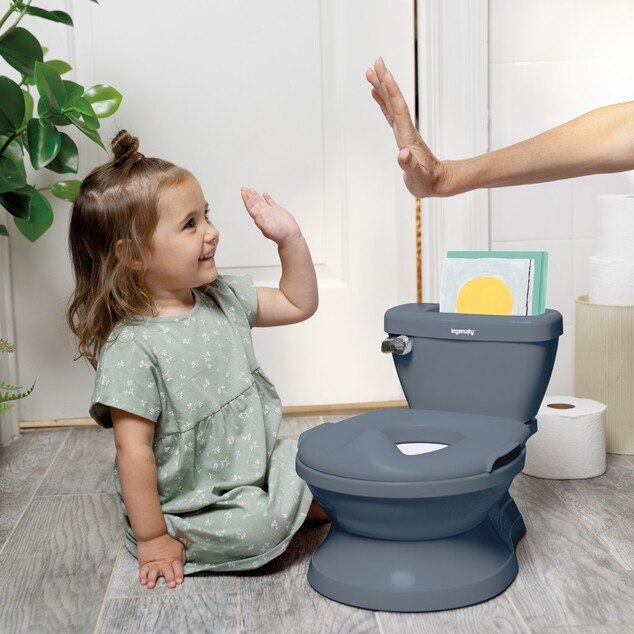 INGENUITY Toaleta detská so zvukom My Size™ modrá