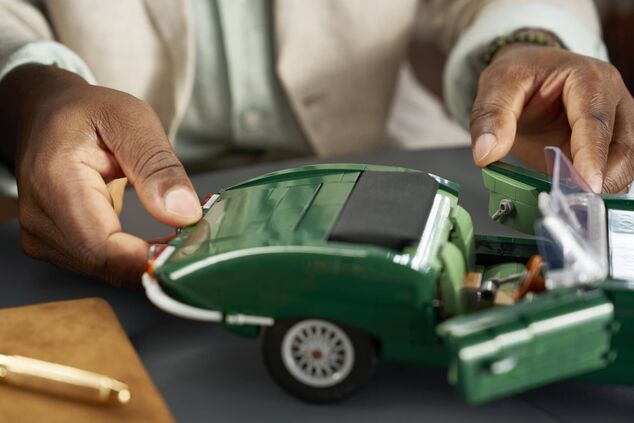 LEGO® Icons 11381 Jaguar E-Type