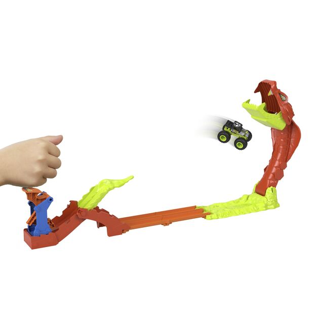 Mattel Hot Wheels Monster Trucks Snake slam takedown