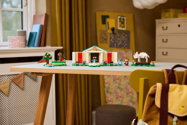 LEGO®Animal Crossing 77056 Blathers Museumsammlung