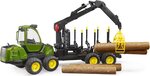 BRUDER 02133 traktor John Deere 1210E s ramenom a 4 kladami
