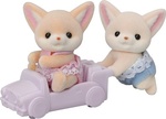 Sylvanian Families Dvojčatá líšky Fenek s autíčkom
