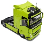 1:24 VOLVO TRUCKS FH GLOBETROTTER XL NEON GREEN