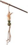Hračka Magic Cat Natural Fun palička s prírodnými pierkami a povrázkami mix 25cm